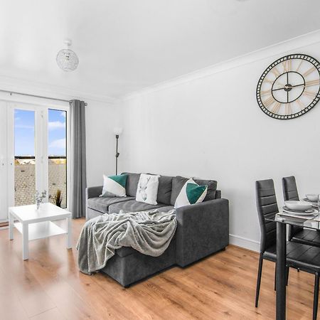 Onsitestays - Cosy 2-Bedroom Apartment With Free Parking, Wi-Fi & London Links Northfleet 외부 사진