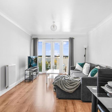 Onsitestays - Cosy 2-Bedroom Apartment With Free Parking, Wi-Fi & London Links Northfleet 외부 사진