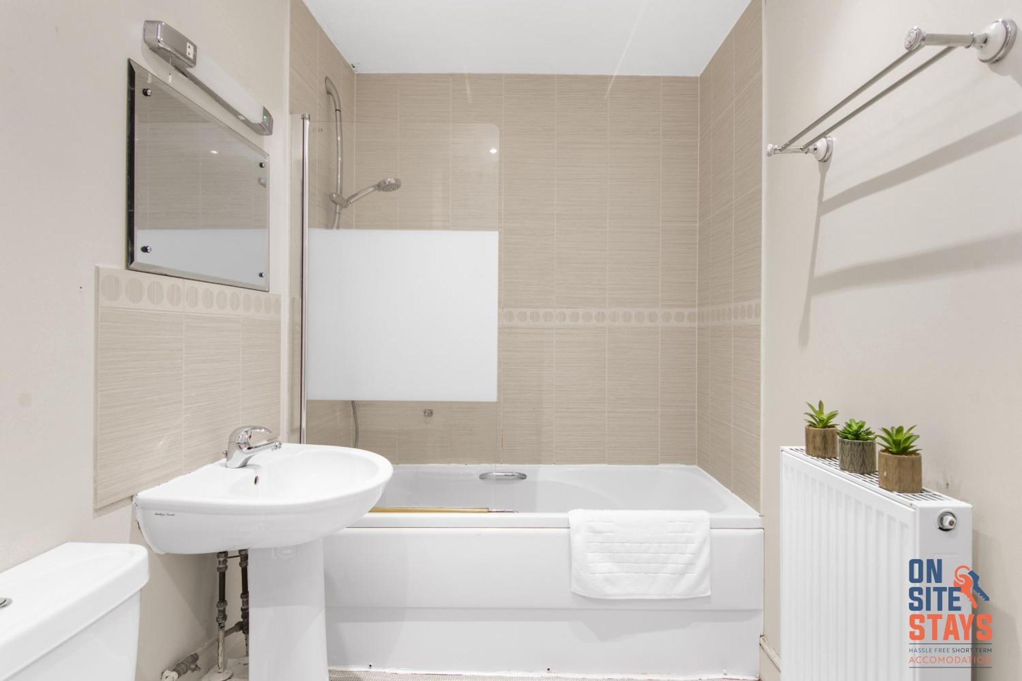 Onsitestays - Cosy 2-Bedroom Apartment With Free Parking, Wi-Fi & London Links Northfleet 외부 사진