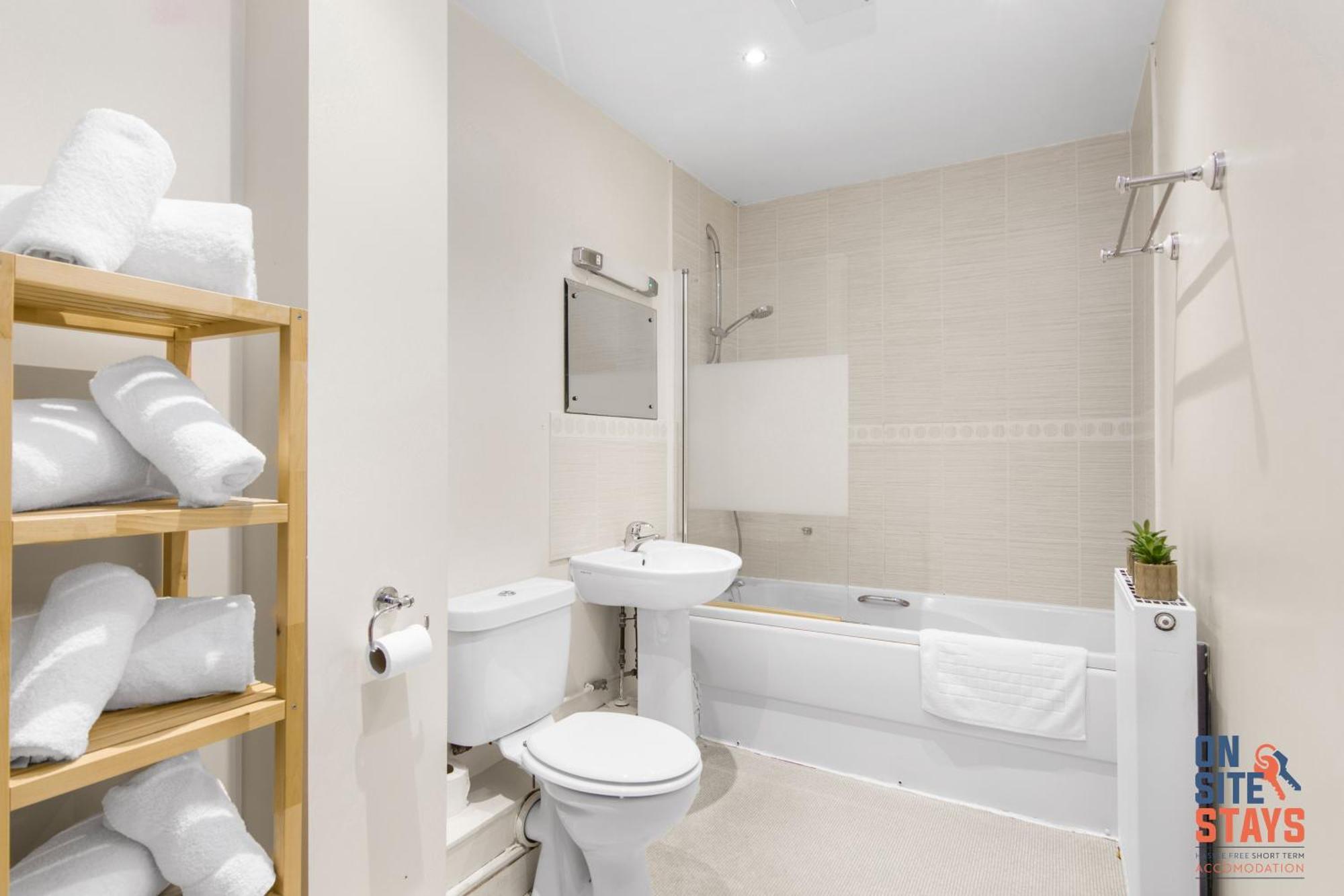 Onsitestays - Cosy 2-Bedroom Apartment With Free Parking, Wi-Fi & London Links Northfleet 외부 사진
